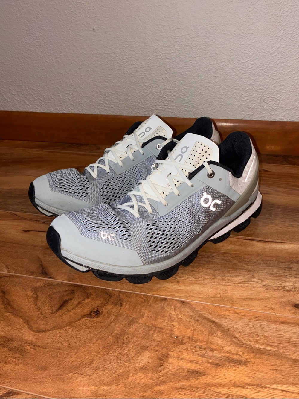 On Cloud Men’s Cloudsurfer Glacier Running Shoes - size 12